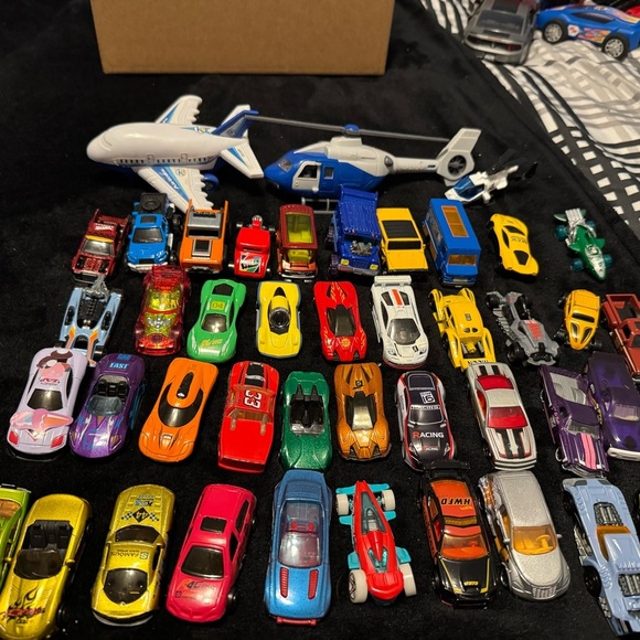 Lot of 40 Cars! Hotwheels, matchbox, trucks &more! Plus 3 helicopters!Great gift - Picture 12 of 12